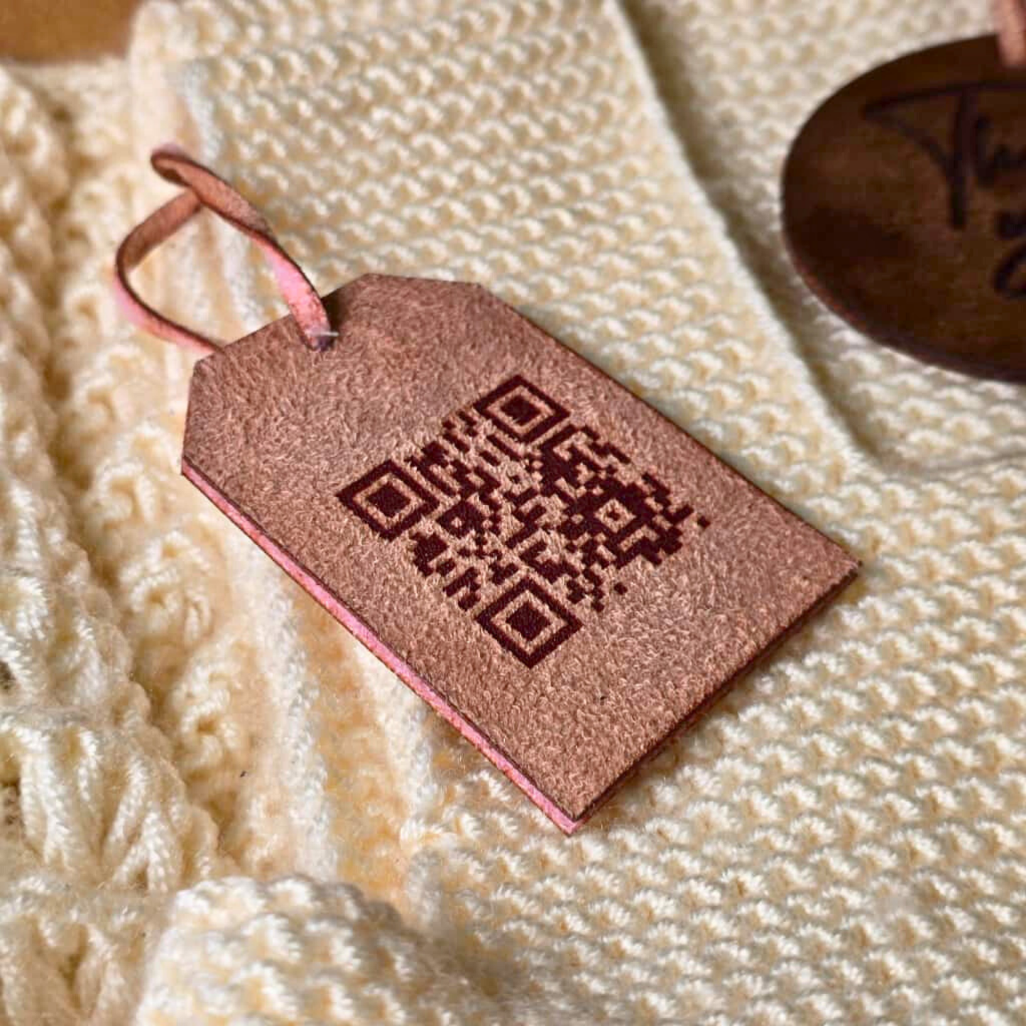 Süet Teşekkür Kartı – Kişiye Özel Logo, QR Kod ve Premium Paketleme Kartı