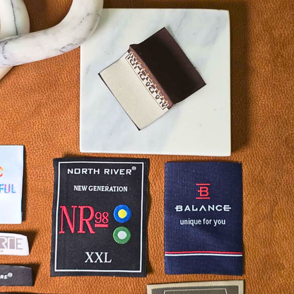 Dokuma Etiket – Logolu, Katlanmış Tekstil Etiketi