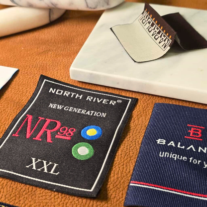 Dokuma Etiket – Logolu, Katlanmış Tekstil Etiketi